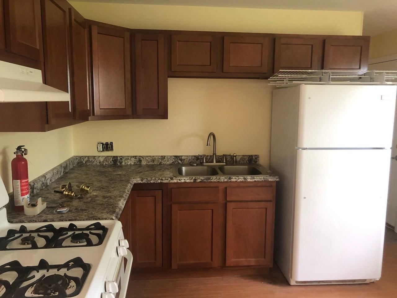 1207 Maplepark Dr - Photo 4 of 9