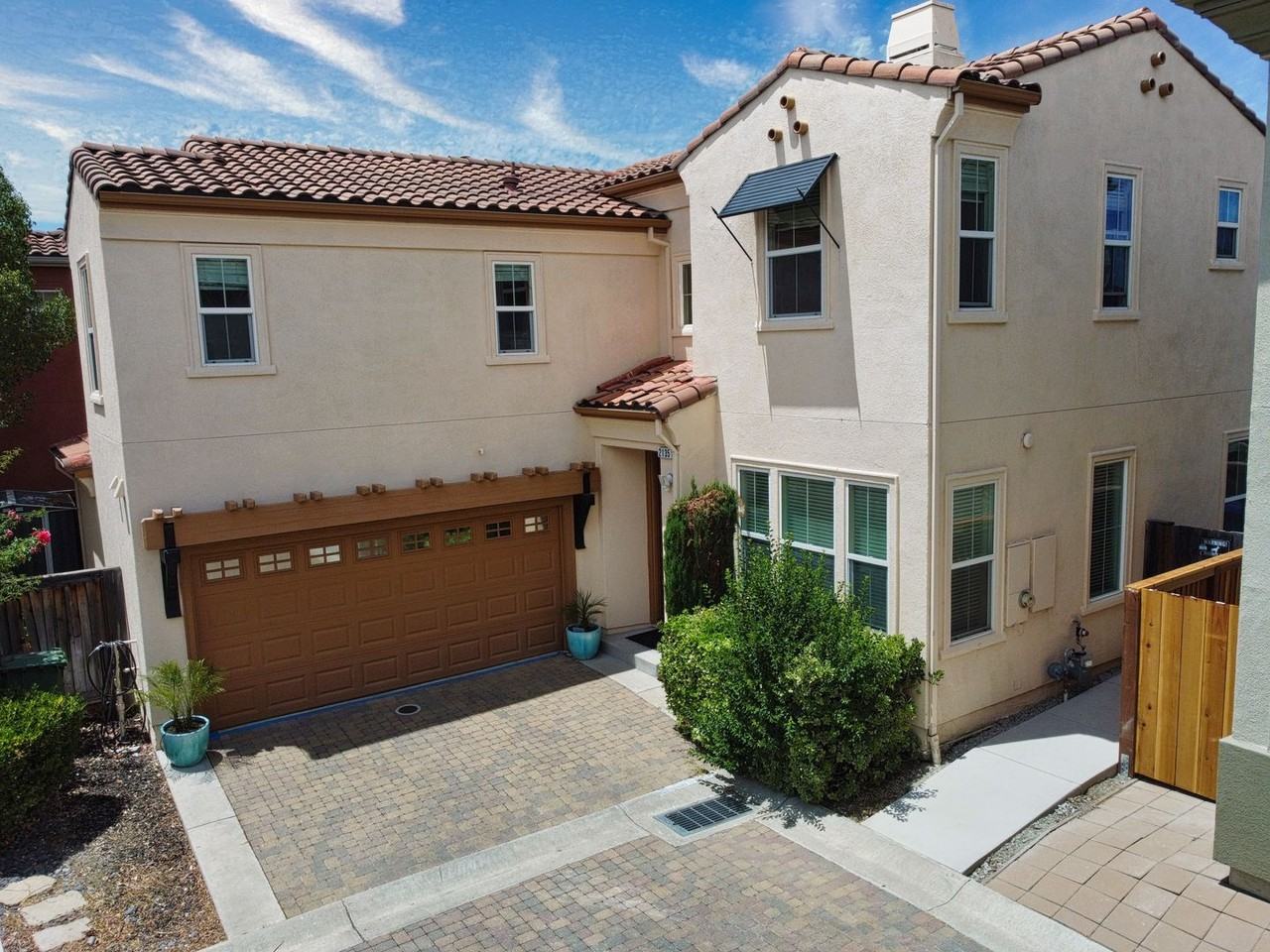 2135 Prato St - Photo 2 of 49