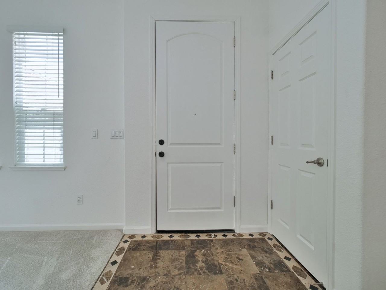 2135 Prato St - Photo 4 of 49