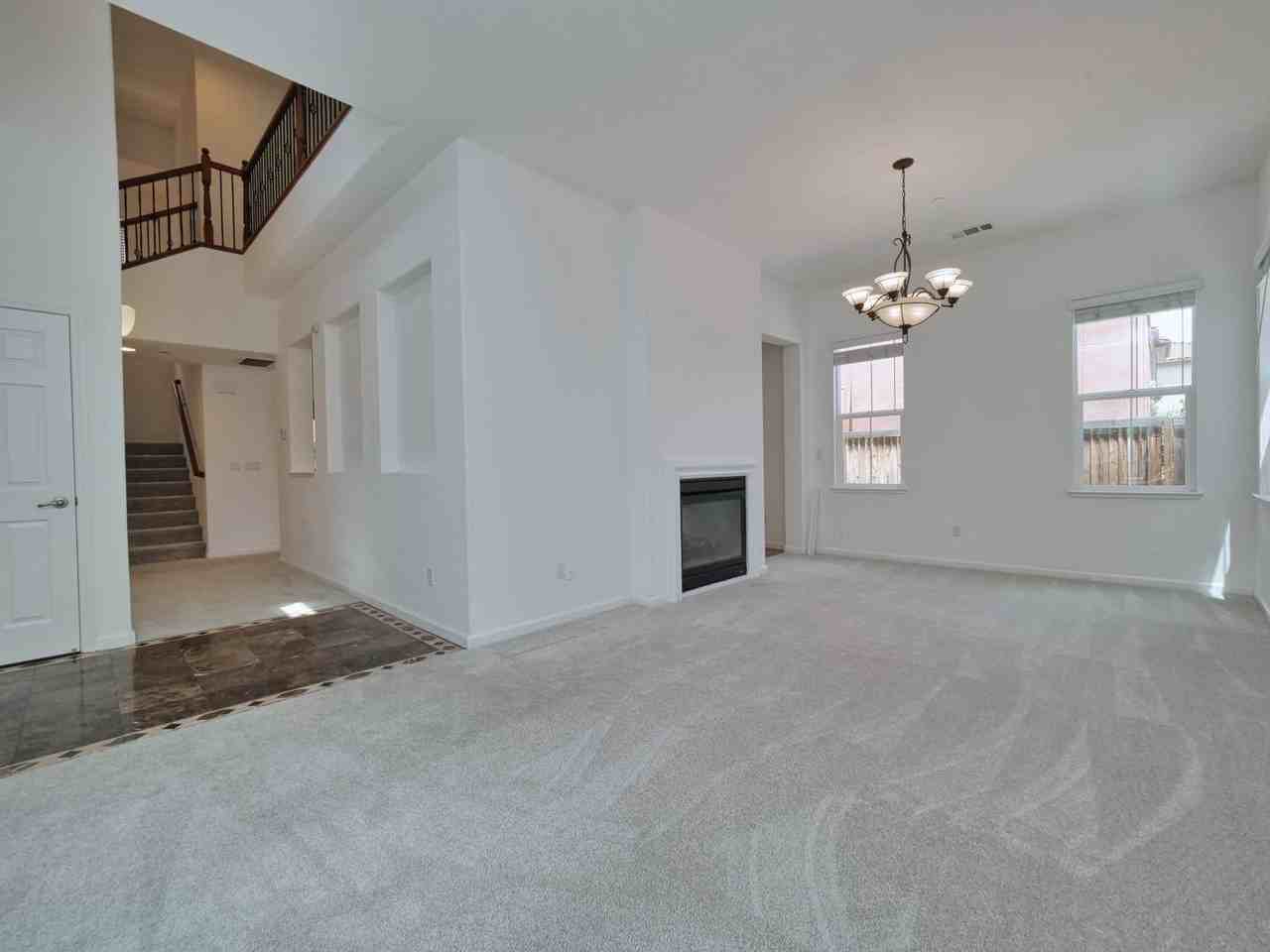 2135 Prato St - Photo 5 of 49