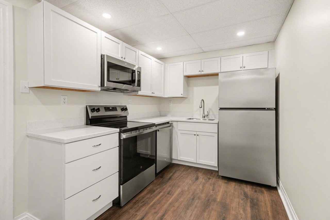 145 S Pitt St - Photo 4 of 38
