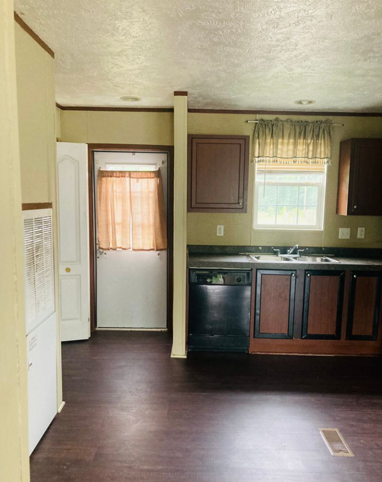 126 Lee Road 706 - Photo 2 of 8