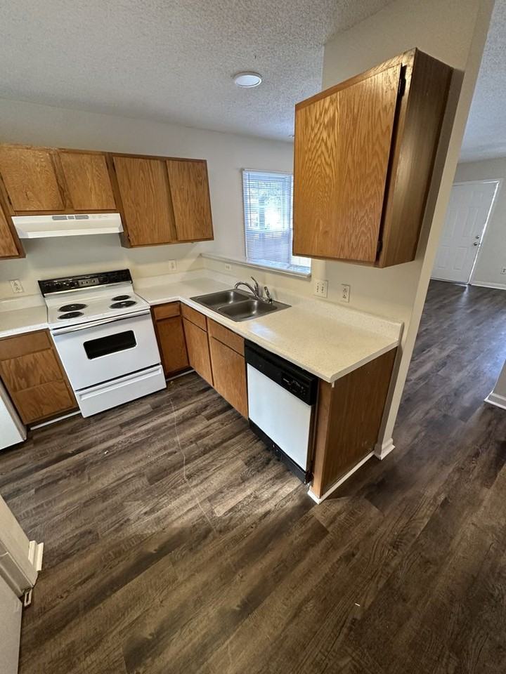 2938 Faversham Pl - Photo 4 of 9