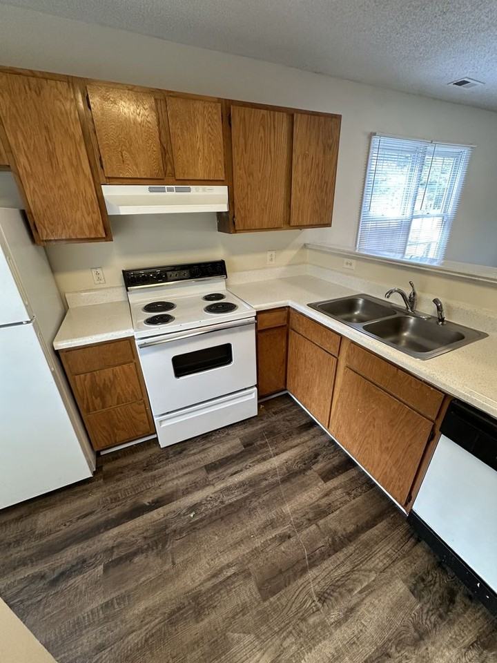 2938 Faversham Pl - Photo 5 of 9