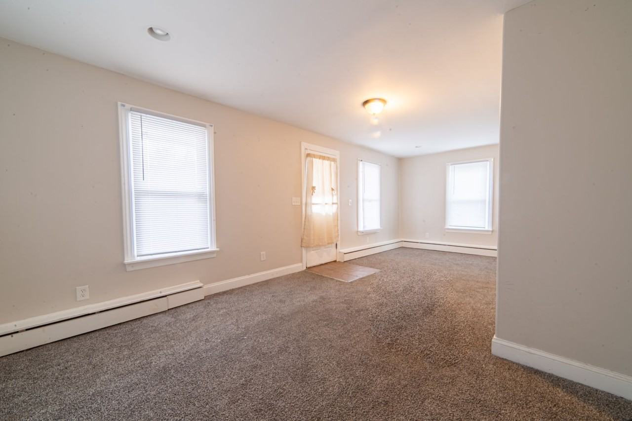 319 Maurice St - Photo 2 of 16