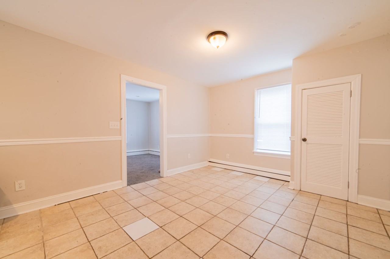 319 Maurice St - Photo 4 of 16