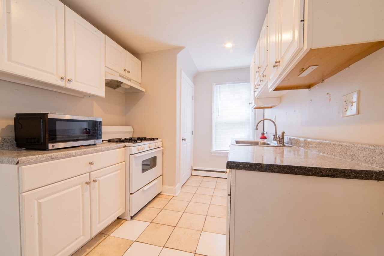 319 Maurice St - Photo 5 of 16