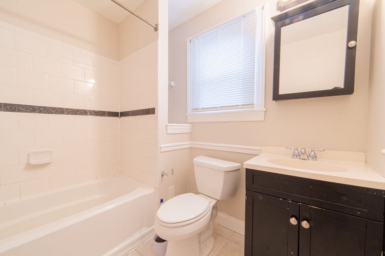 319 Maurice St - Photo 7 of 16