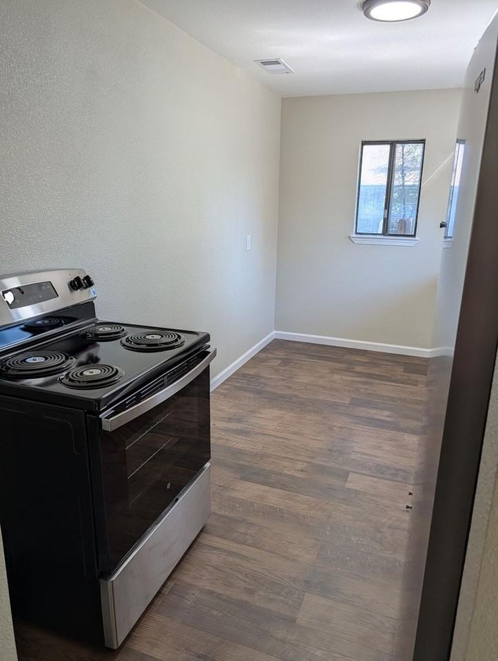 2158 Branstetter Ln - Photo 5 of 13