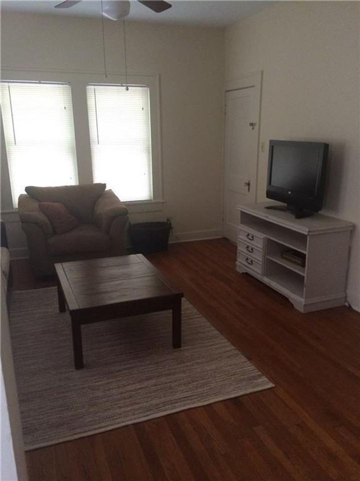 707 Graham Pl - Photo 4 of 17