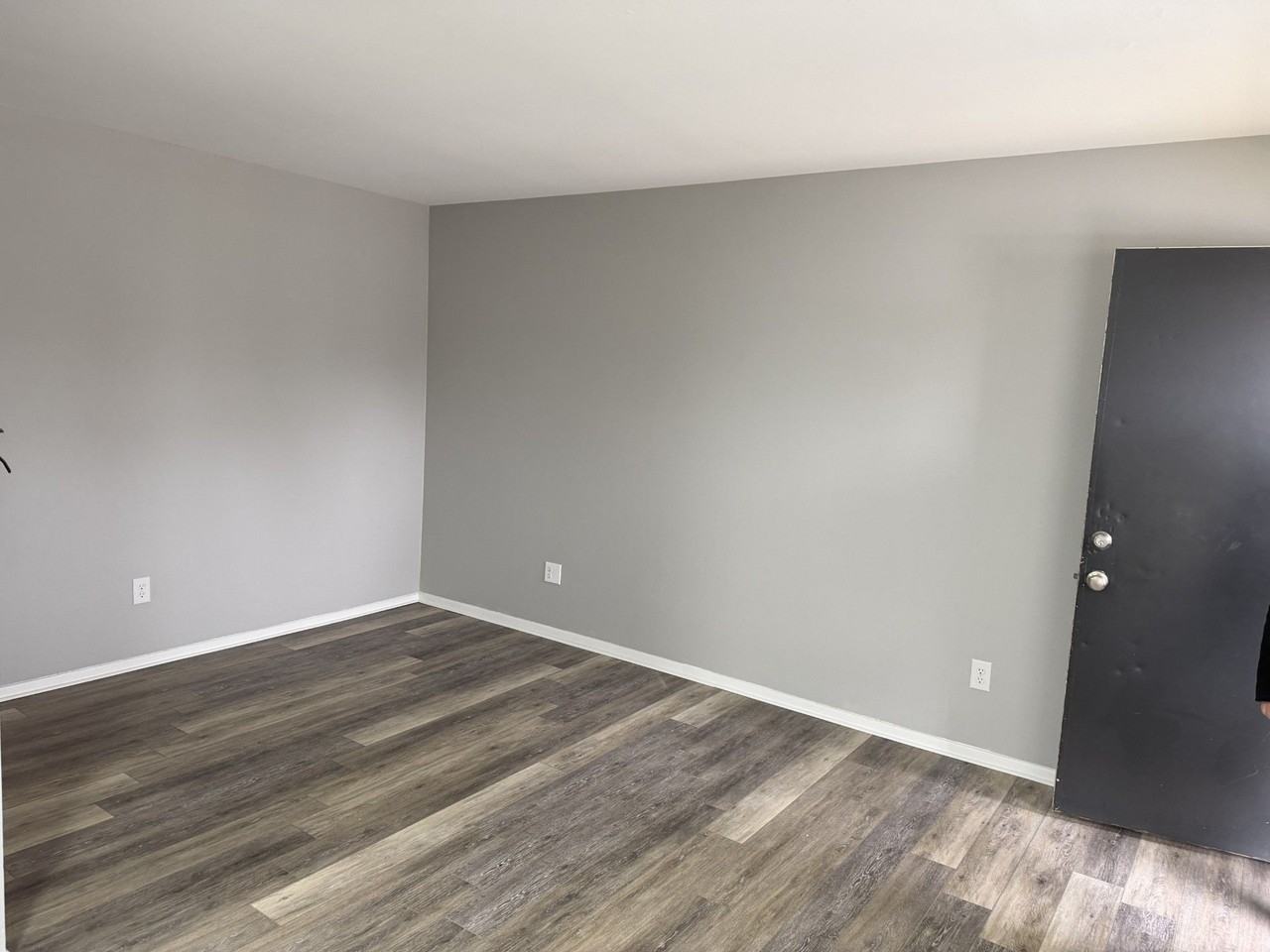 Parkway Apartments - Photo 2 of 12