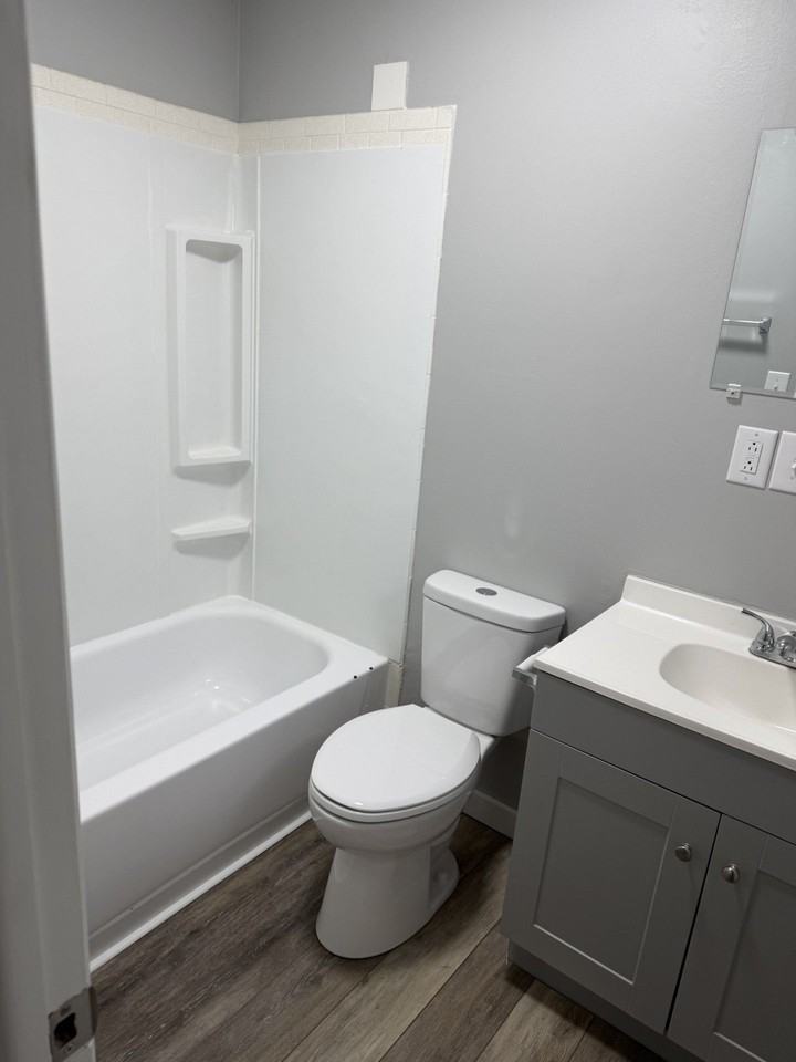 Parkway Apartments - Photo 3 of 12