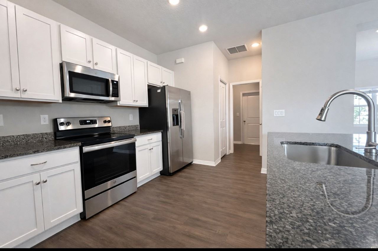 1843 Nw 20th Pl - Photo 4 of 16