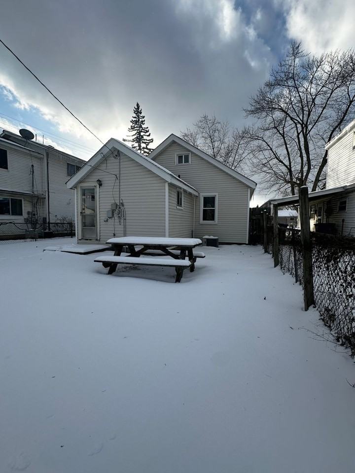 7286 Gilman St - Photo 2 of 18