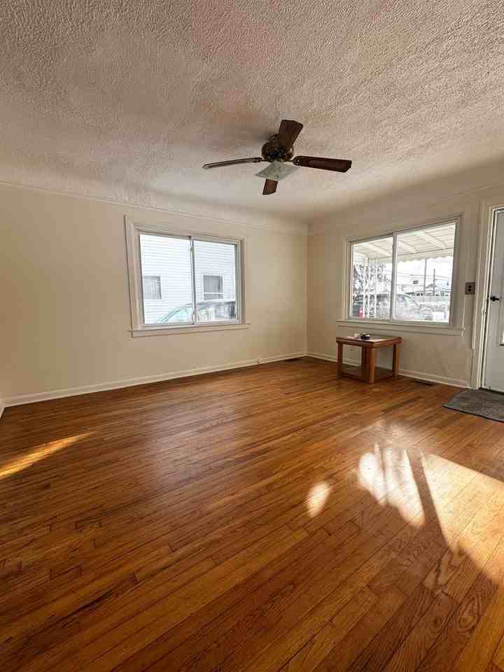 7286 Gilman St - Photo 4 of 18