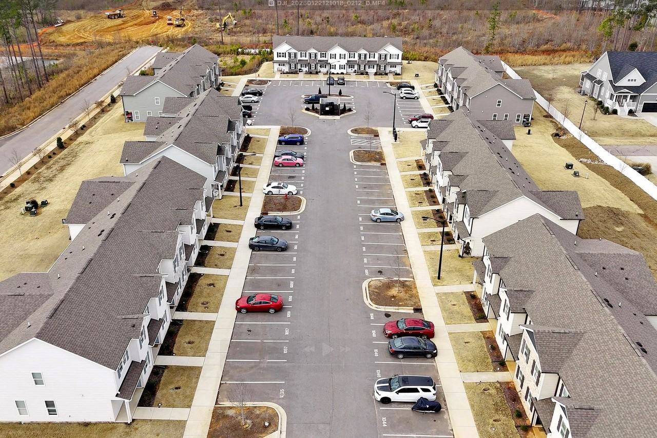 1021 Peony Ln - Photo 2 of 19