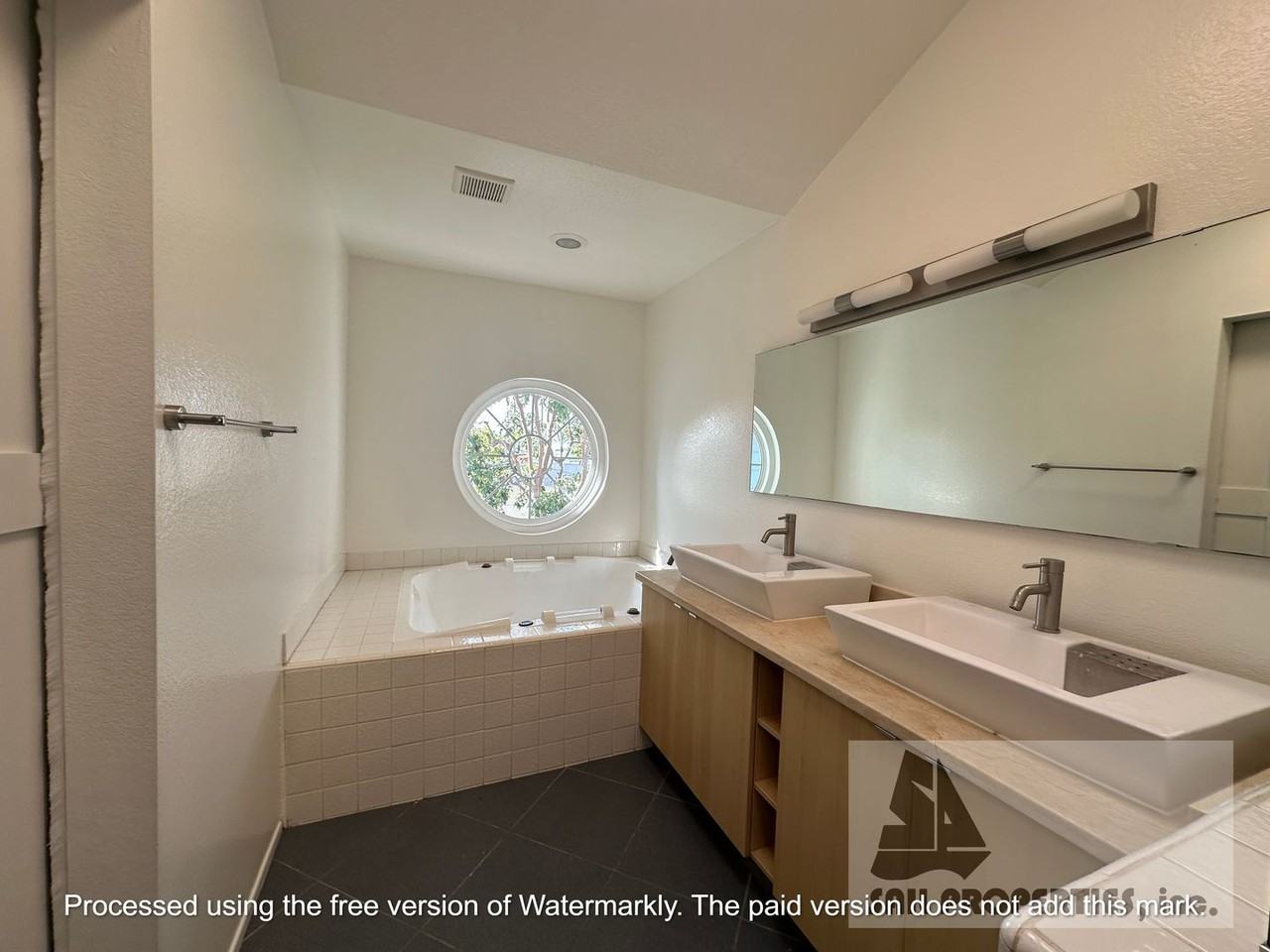 19135 Beachcrest Ln - Photo 5 of 6