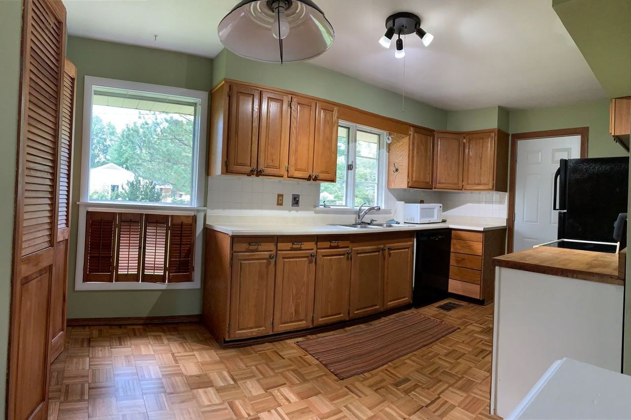 610 Richards Ln - Photo 2 of 9