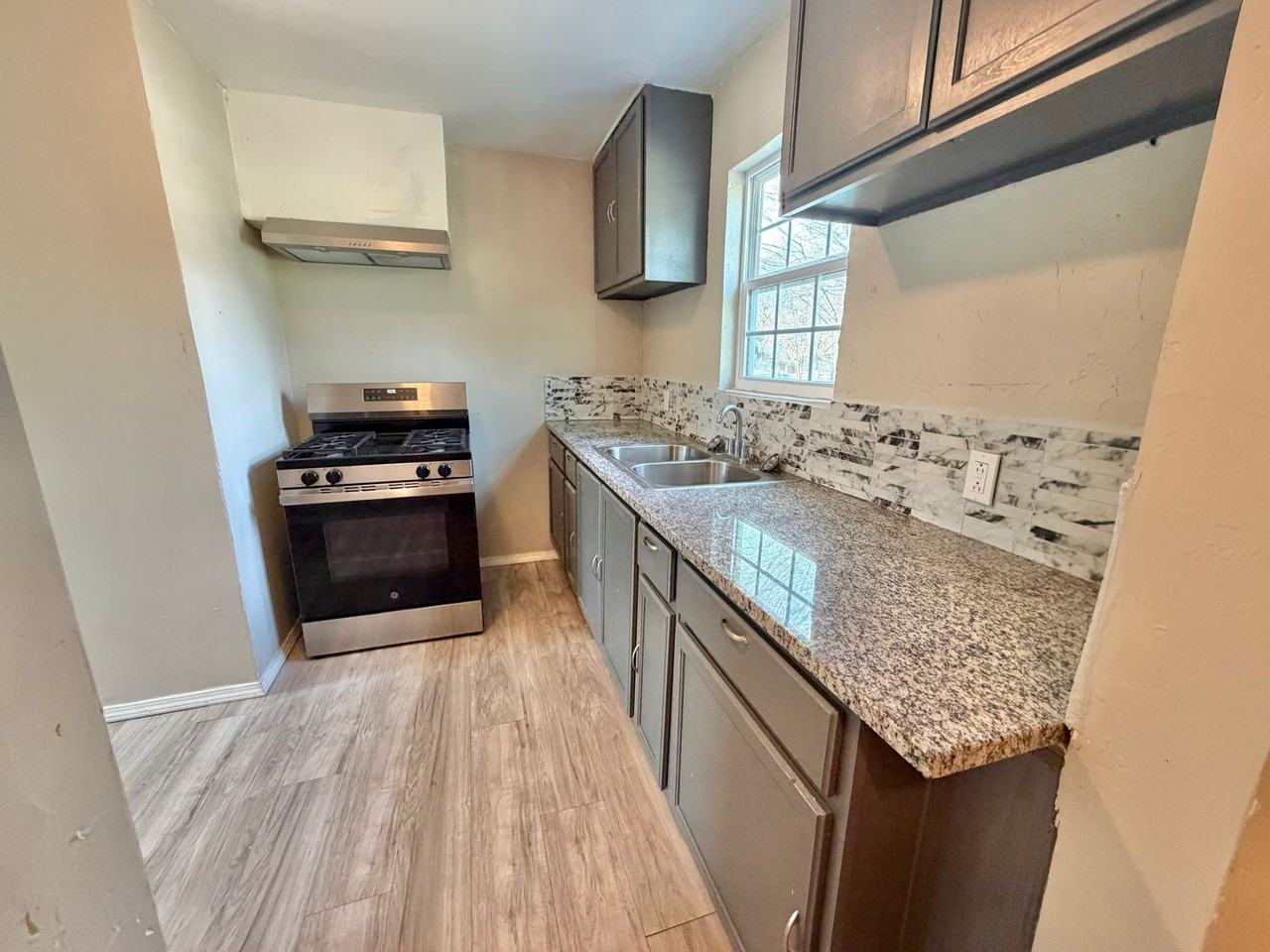 2409 W Main St - Photo 2 of 19