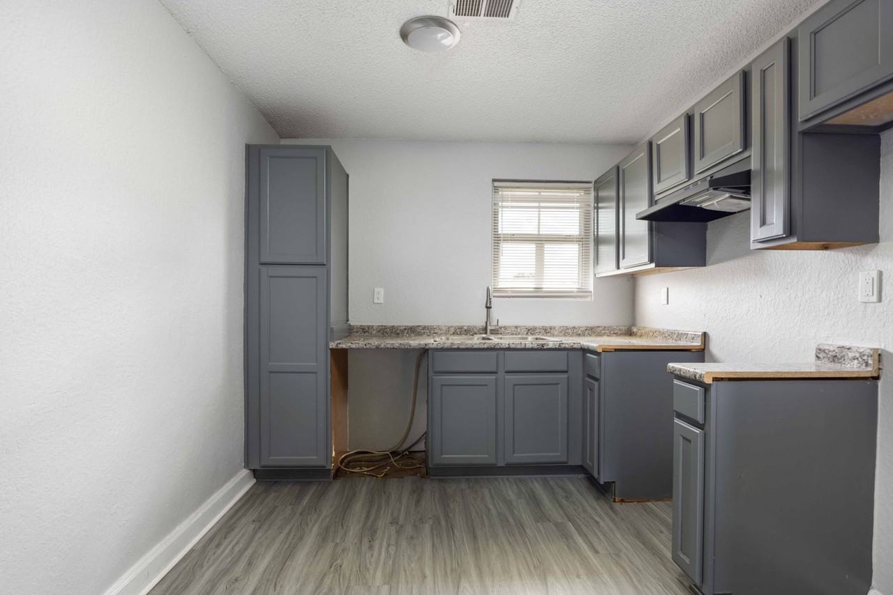 Spring Landing - Photo 4 of 34