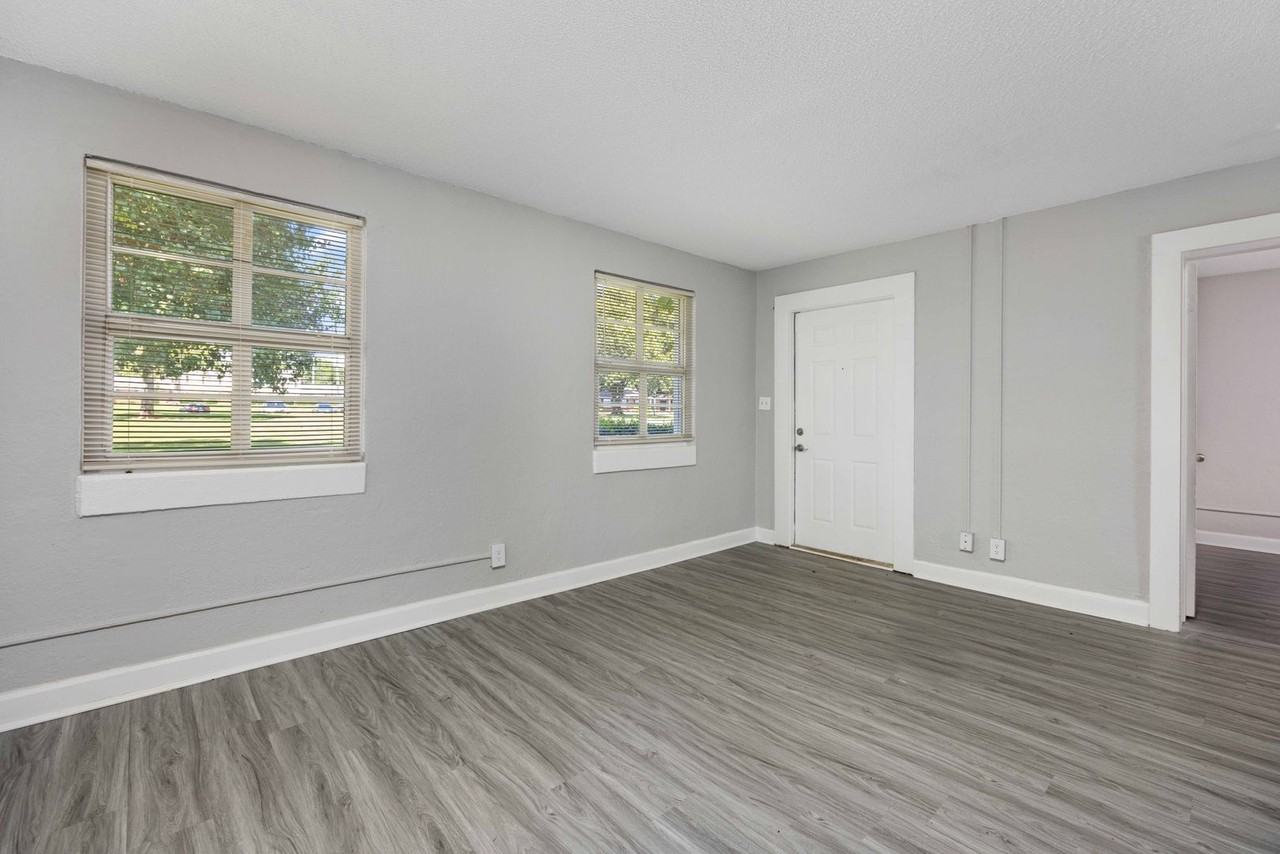 Spring Landing - Photo 5 of 34