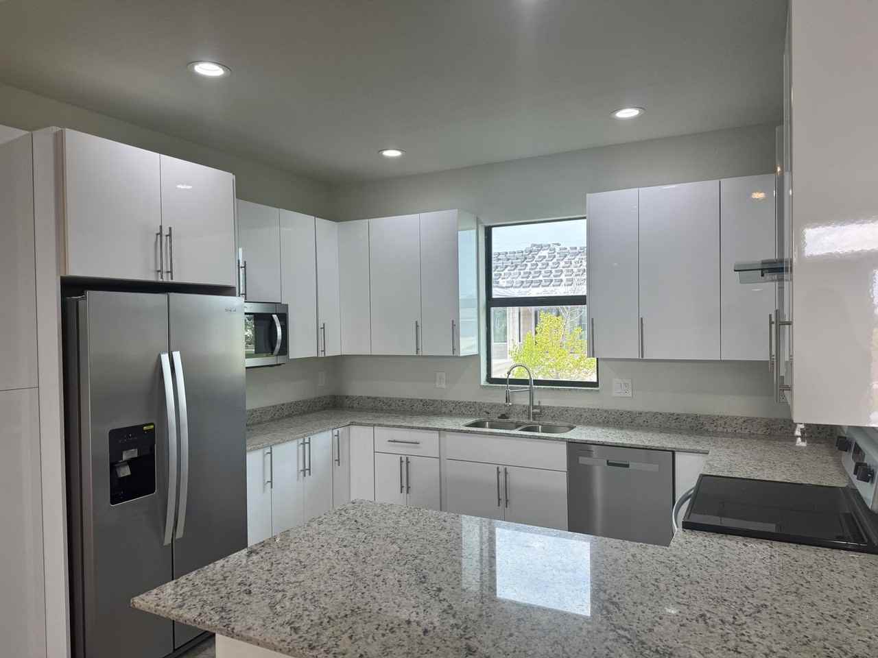 1638 Nw 36th Pl - Photo 3 of 19