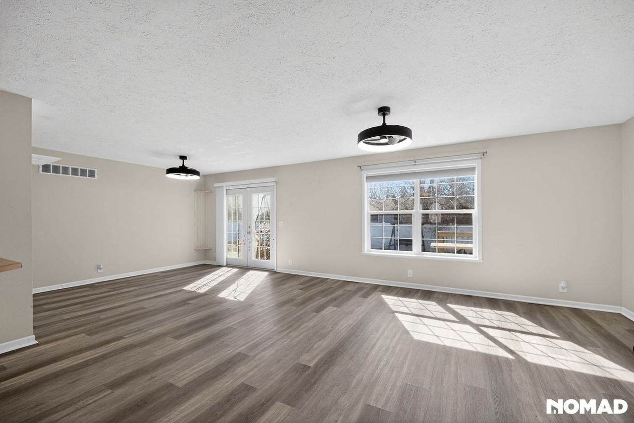 5711 Coddington Ln - Photo 3 of 43