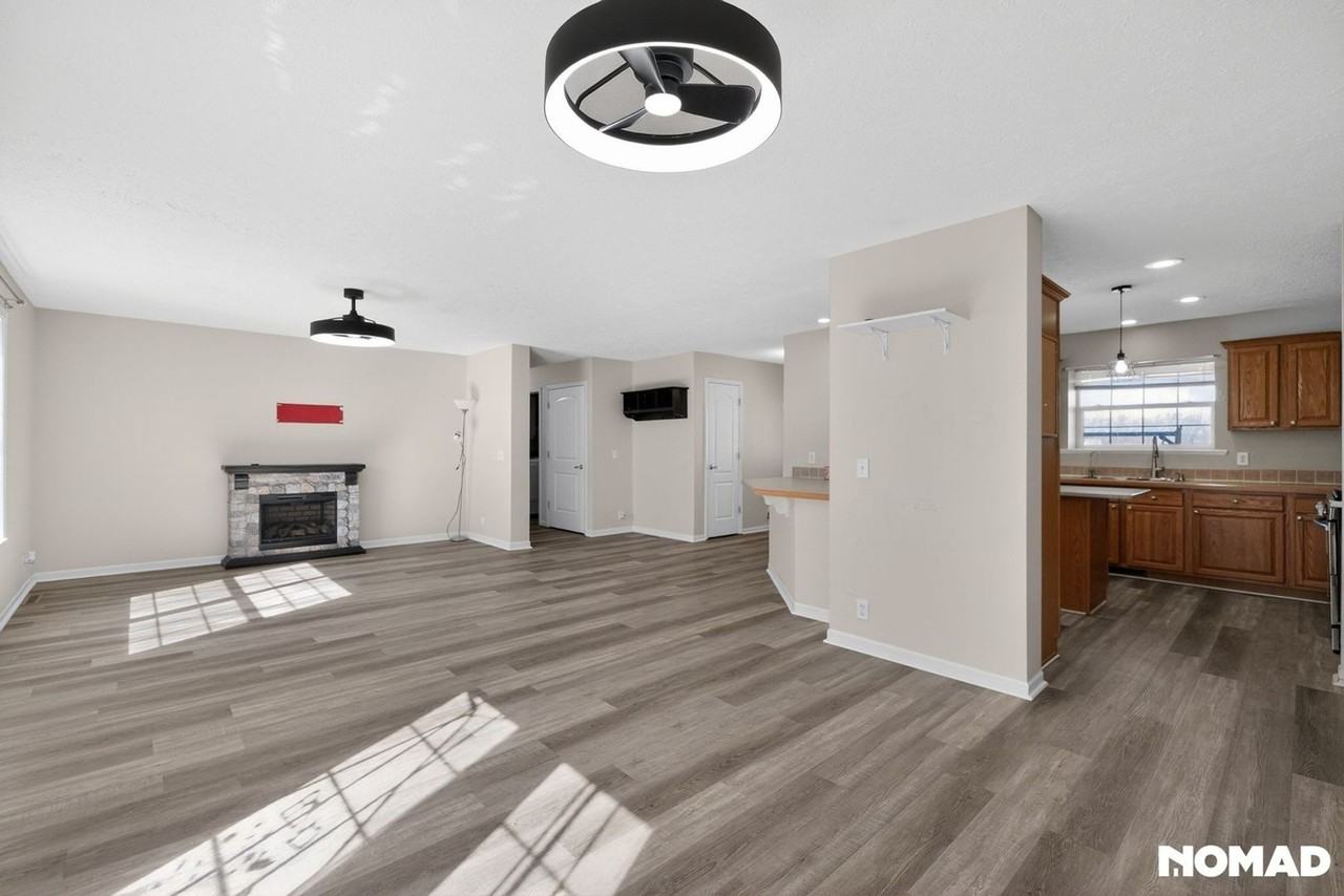 5711 Coddington Ln - Photo 4 of 43