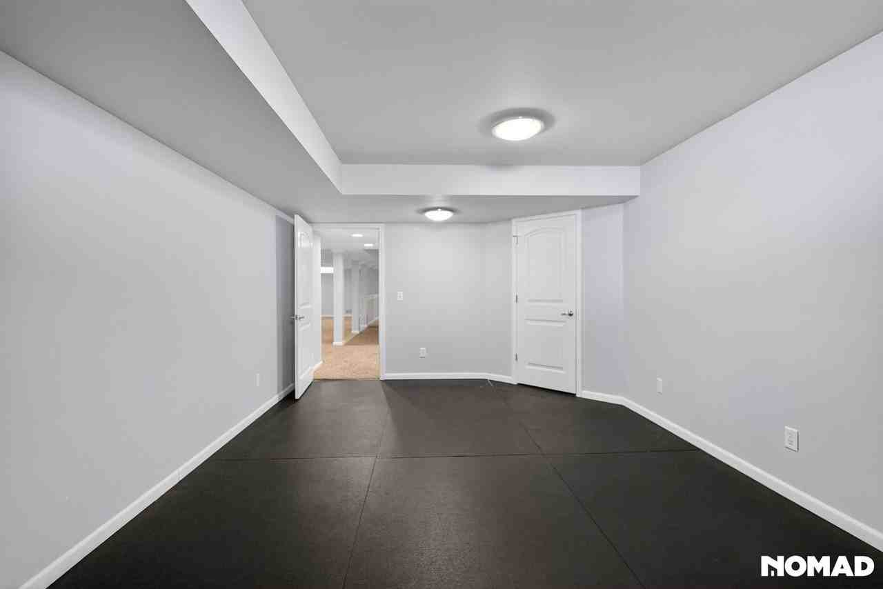 5711 Coddington Ln - Photo 7 of 43