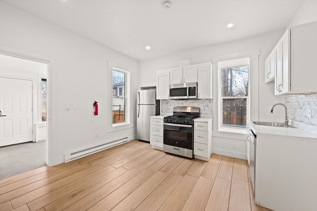 2113 E 16th Ave - Photo 5 of 17