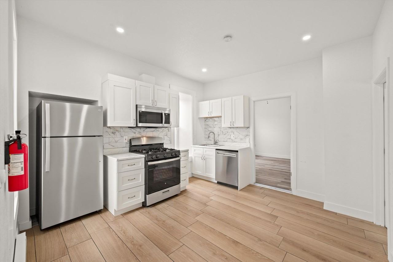 2113 E 16th Ave - Photo 6 of 17