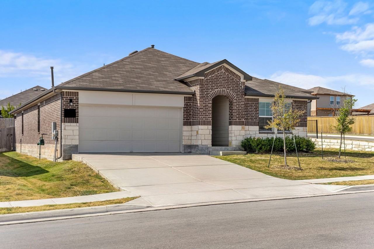 19601 Abigail Fillmore Rd - Photo 2 of 37