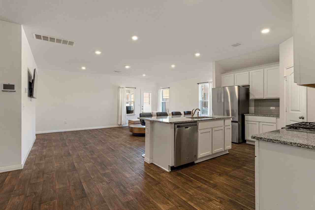 19601 Abigail Fillmore Rd - Photo 5 of 37