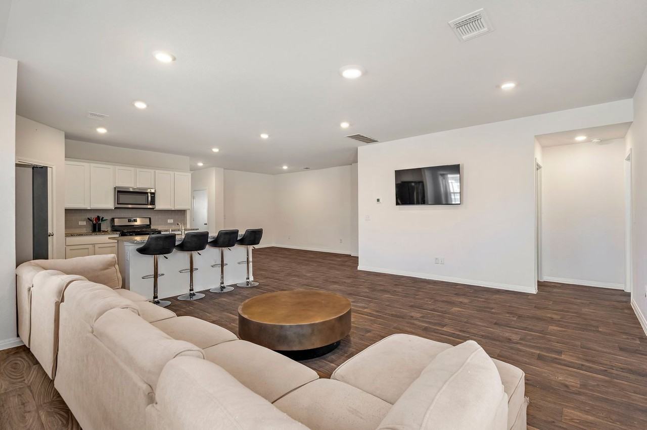 19601 Abigail Fillmore Rd - Photo 7 of 37