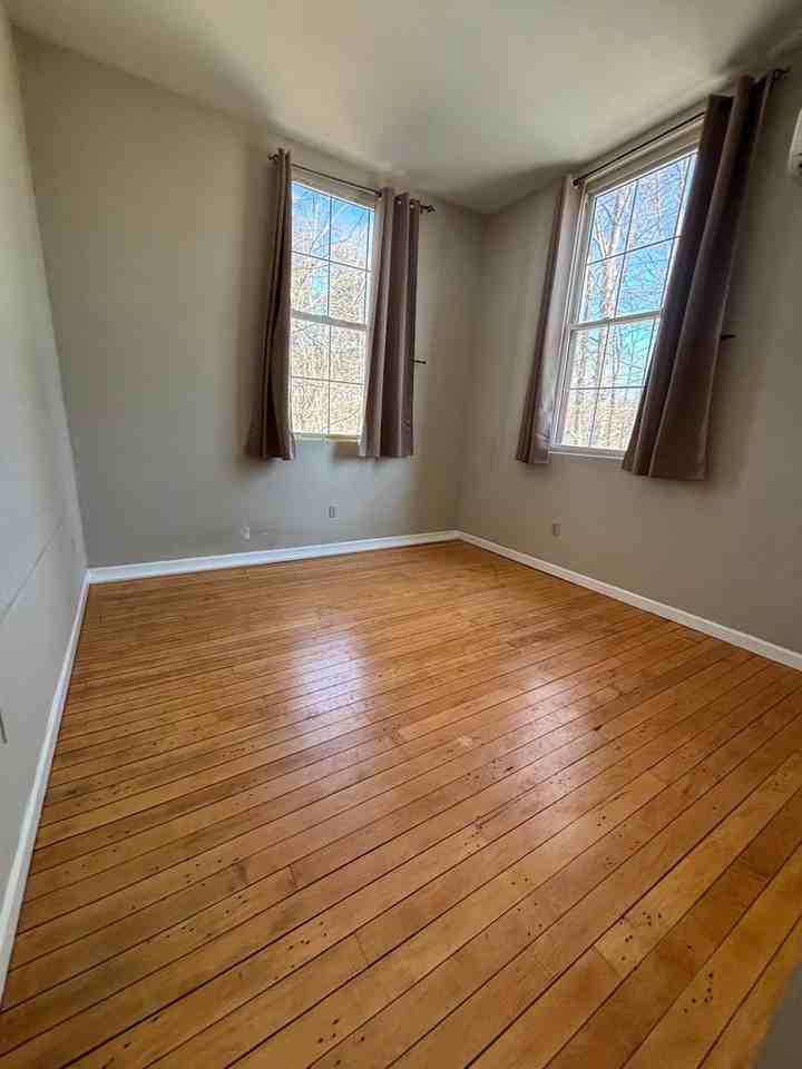 16 Oak St #5 - Photo 2 of 6