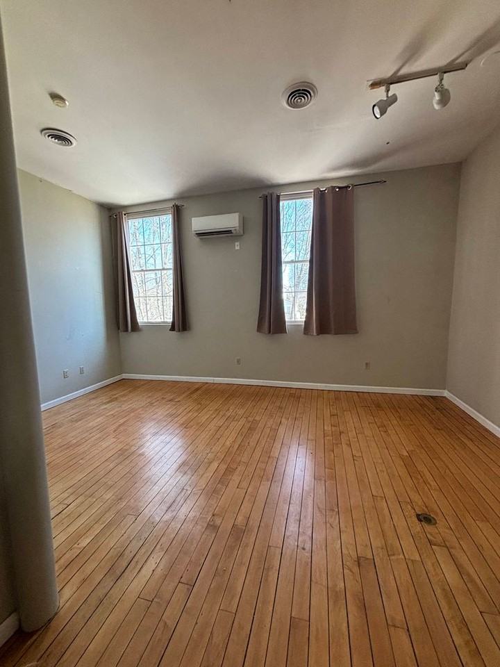 16 Oak St #5 - Photo 3 of 6