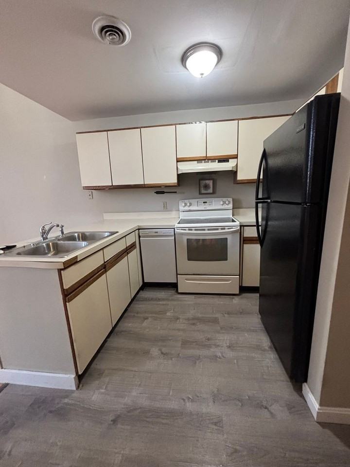 16 Oak St #5 - Photo 4 of 6