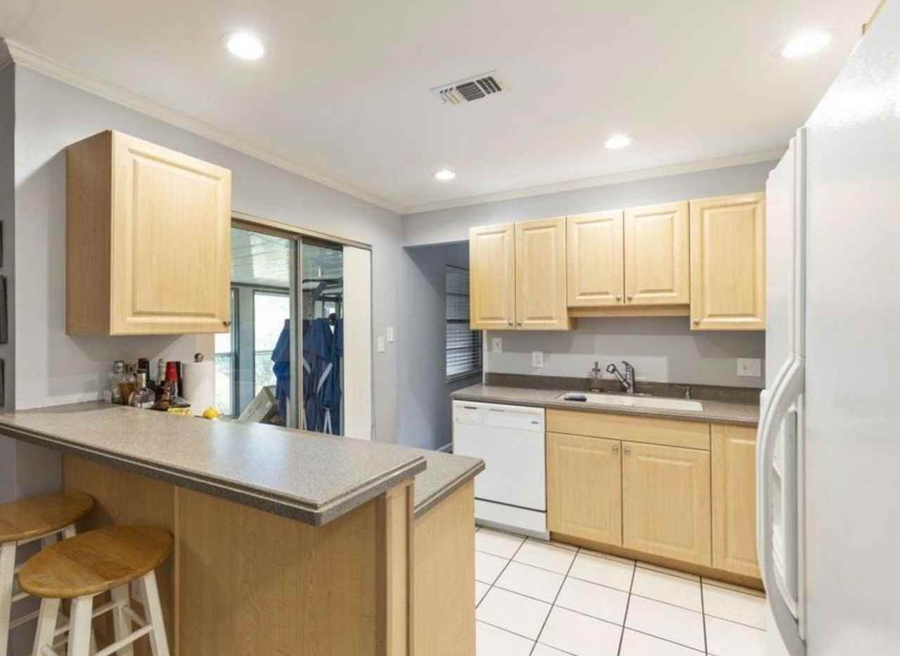 1301 Sw 80th Dr - Photo 4 of 14