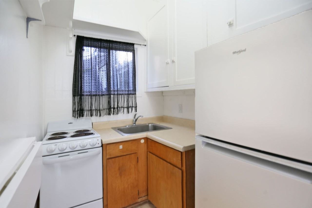2803 1/2 Greenwich St - Photo 4 of 12