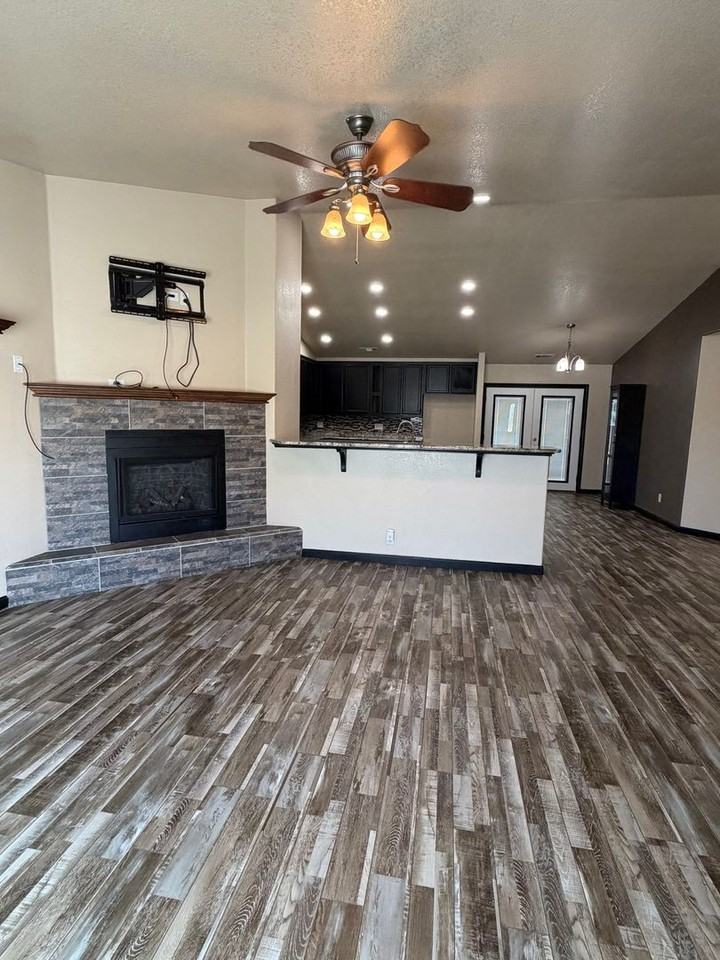 1925 Charade Way - Photo 3 of 26