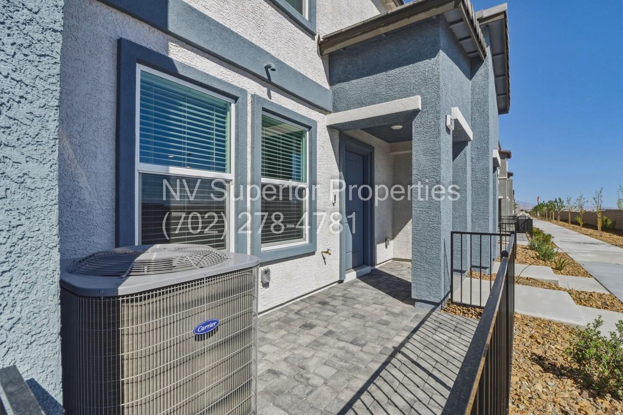 1677 Pamela Springs Ln - Photo 3 of 50