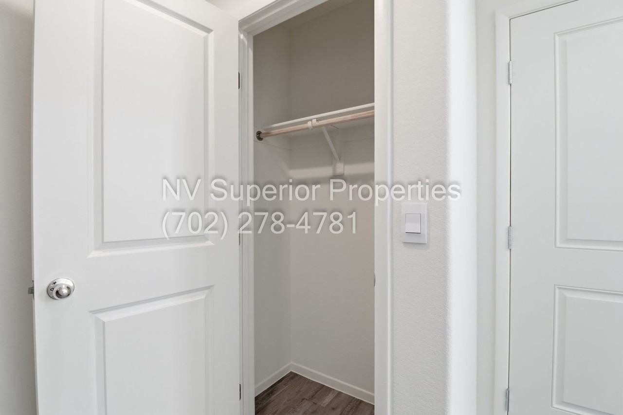 1677 Pamela Springs Ln - Photo 5 of 50