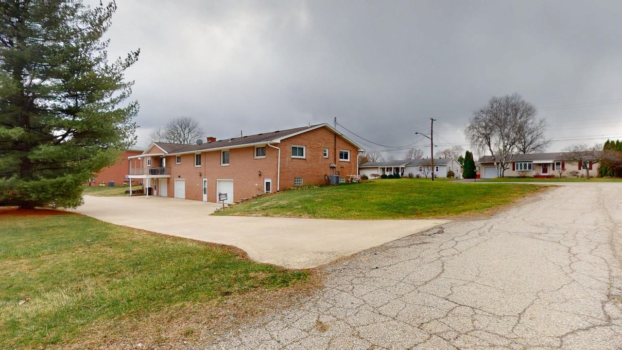 386 Apple Ln - Photo 2 of 11