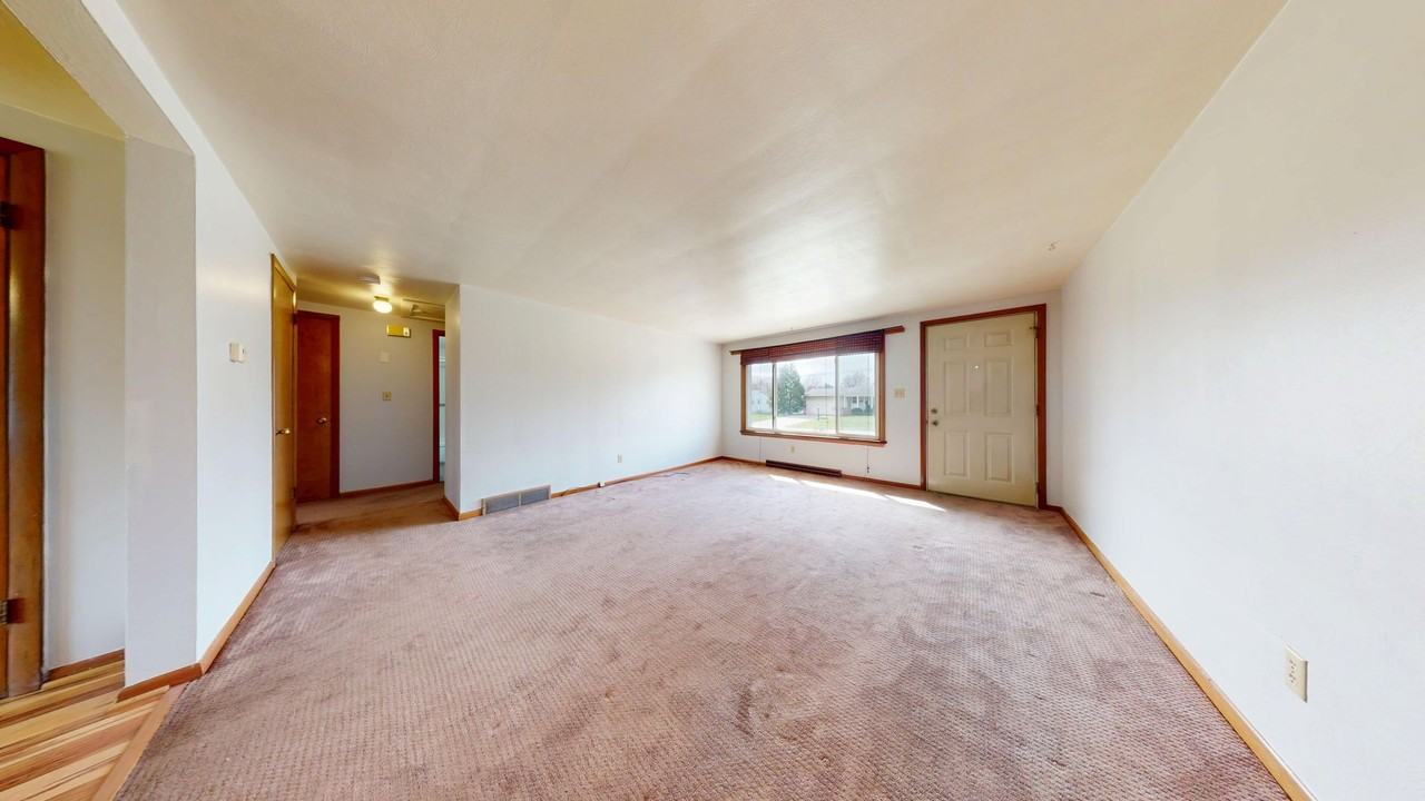 386 Apple Ln - Photo 3 of 11