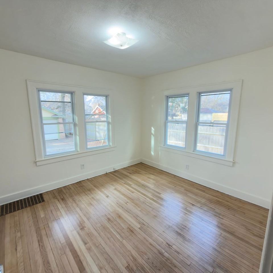 432 Elliott St Se - Photo 3 of 17