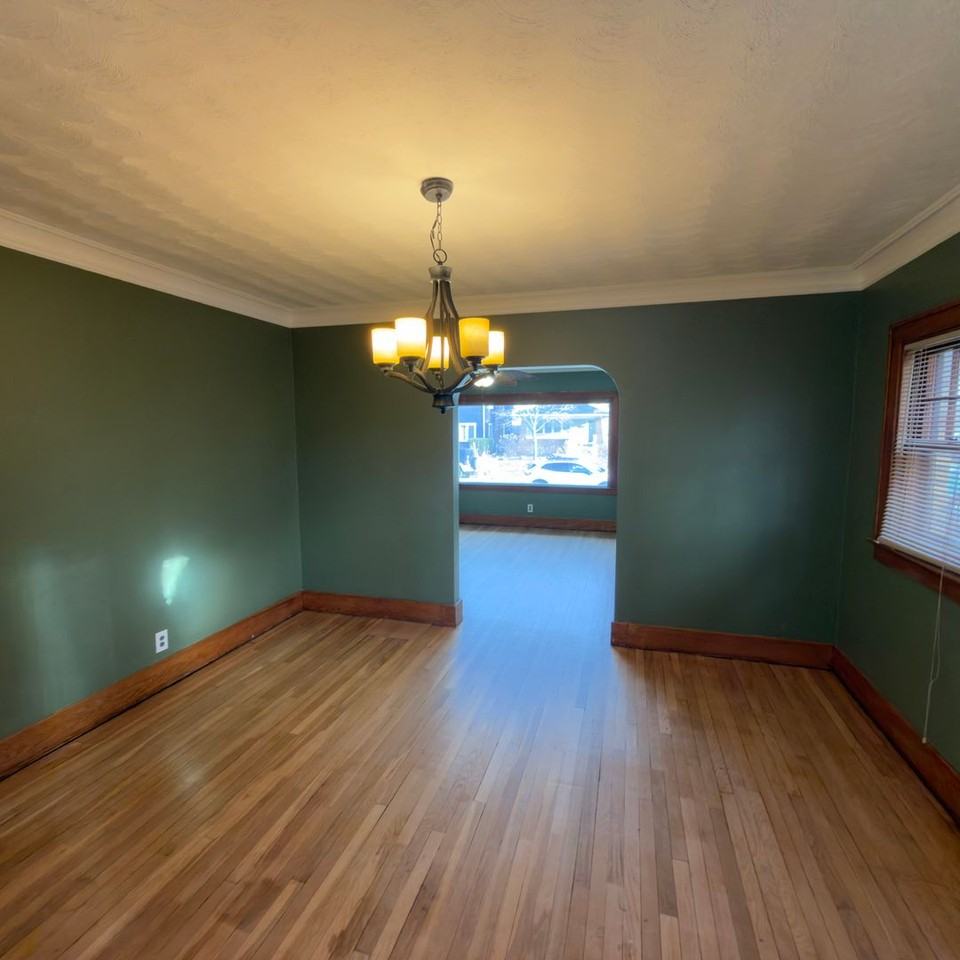 432 Elliott St Se - Photo 3 of 17