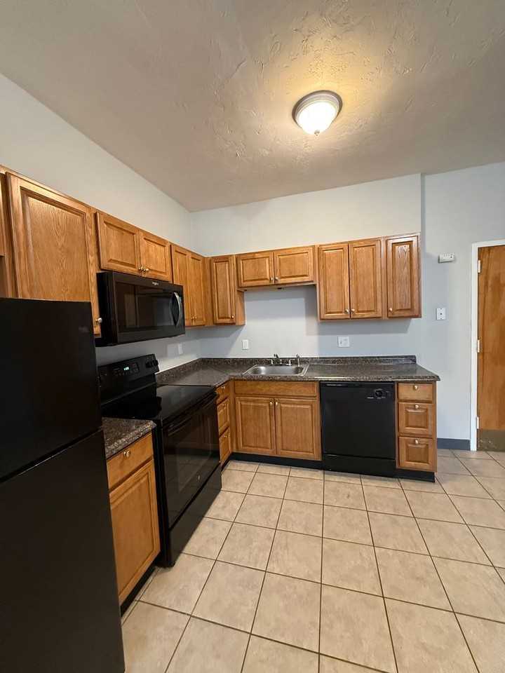 11 Willow St - Photo 4 of 11