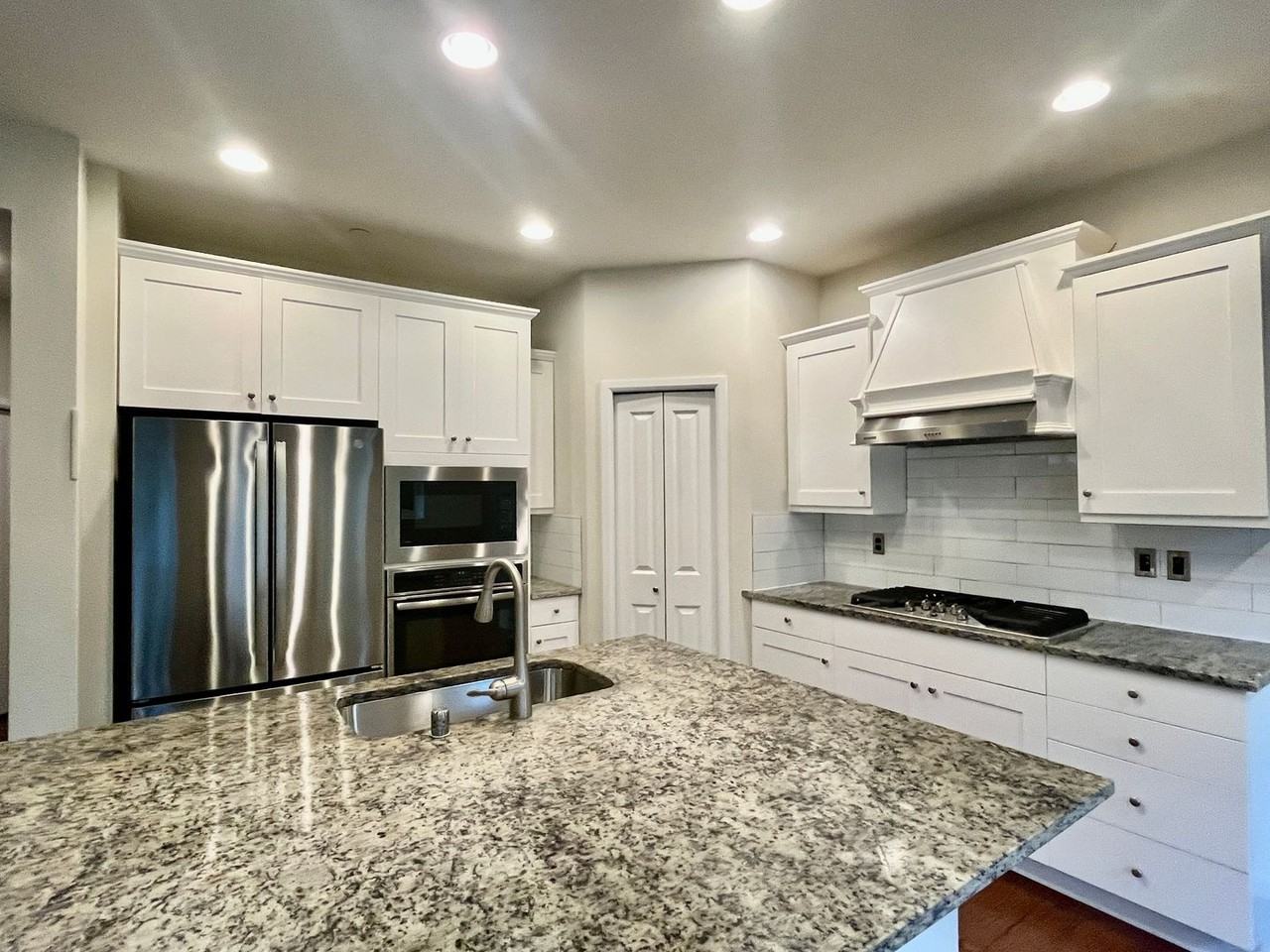 7514 Ne 166th St - Photo 2 of 24