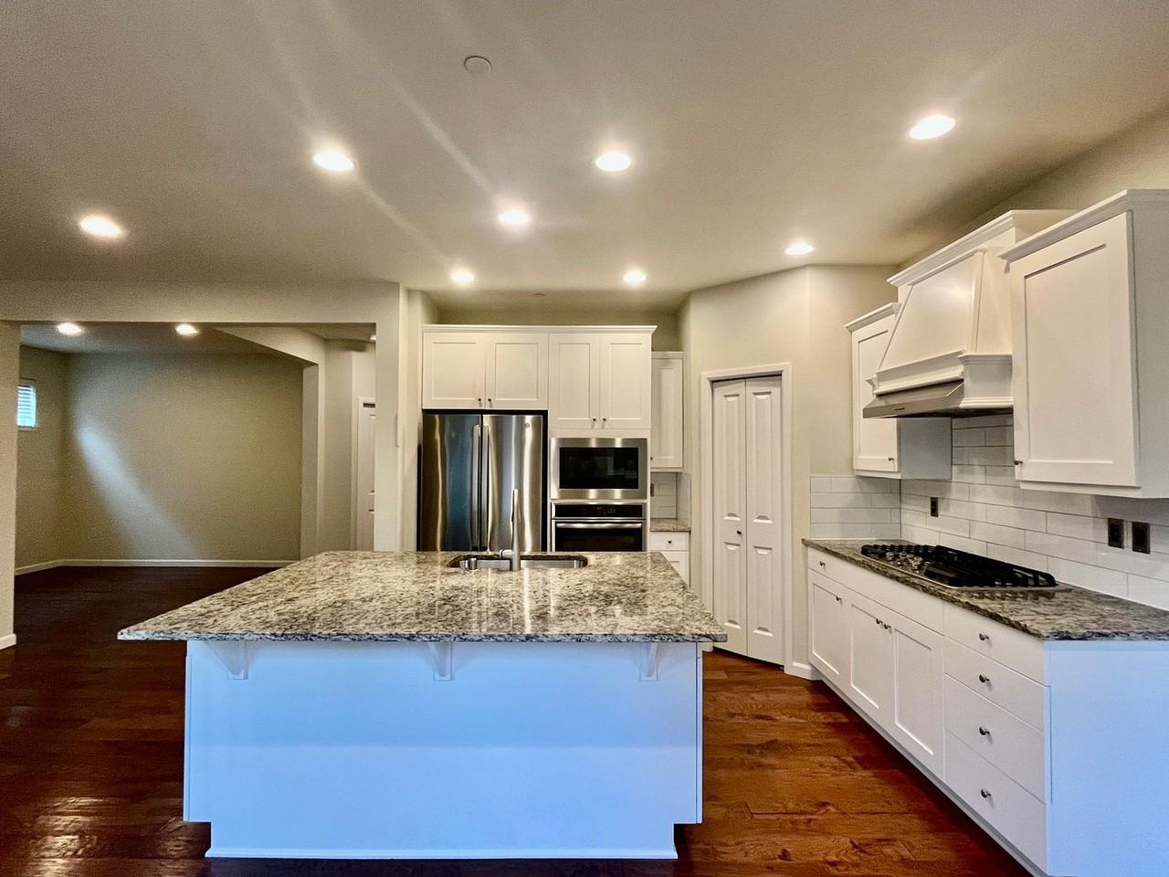 7514 Ne 166th St - Photo 3 of 24