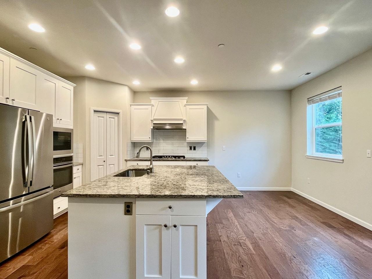 7514 Ne 166th St - Photo 4 of 24